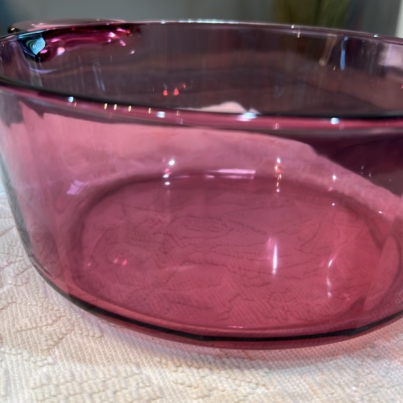 Corning Cranberry Bowl with Handles - Picture 4 of 11